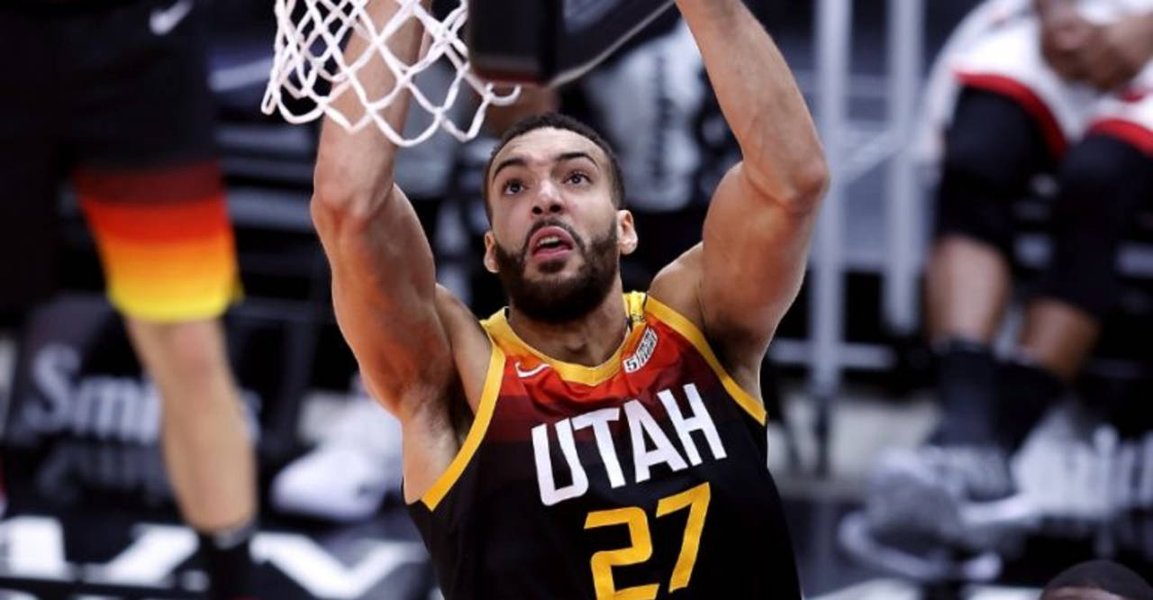 勇士横扫奇才，萨姆·米切尔高光表现