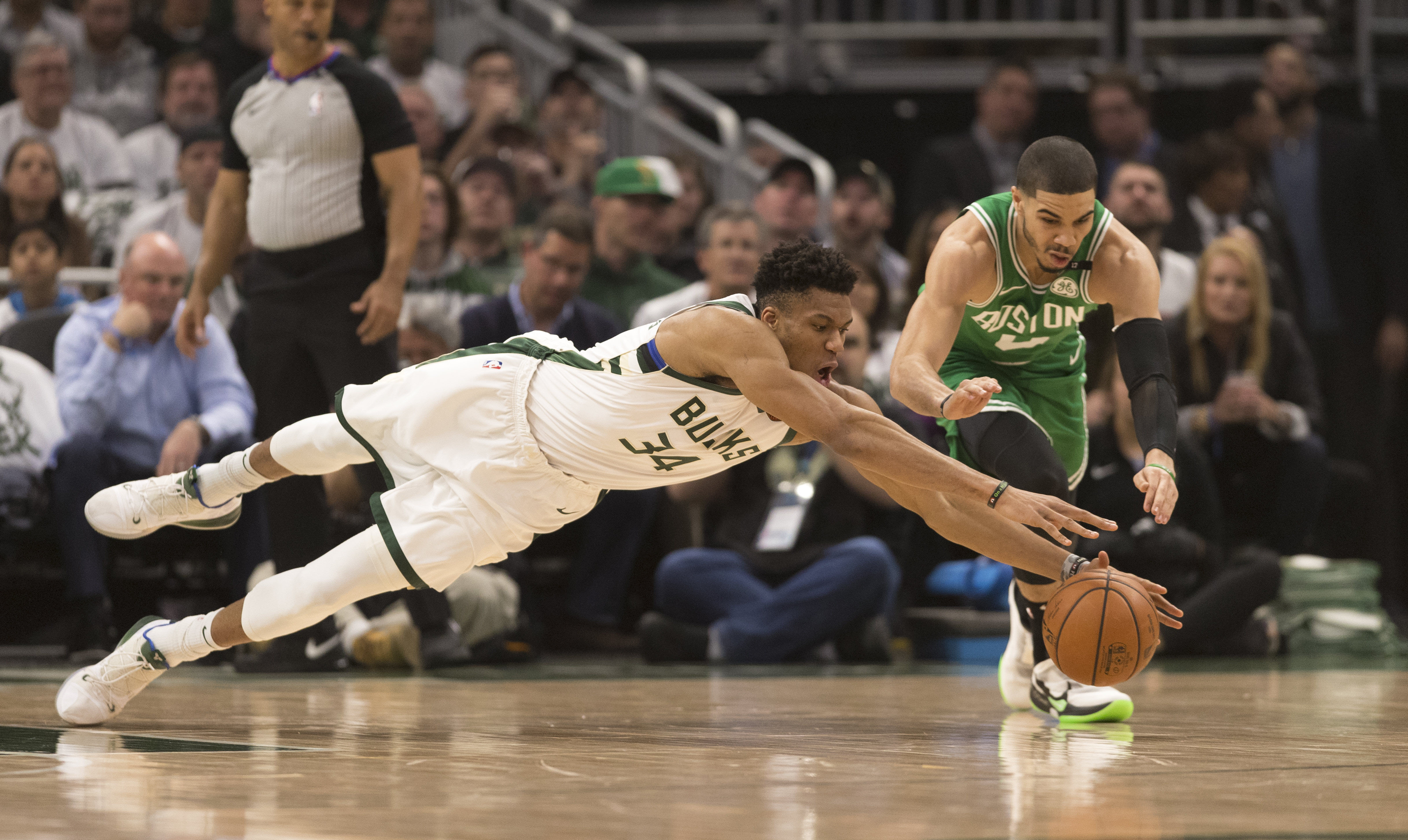 凯尔特人横扫土耳其男篮，瓦兰丘纳斯一己之力扛起全队的简单介绍