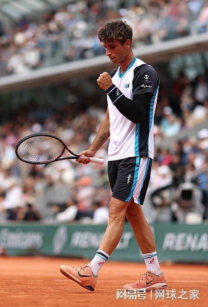 法国网球队力克德国网球队，西西帕斯爆发神勇