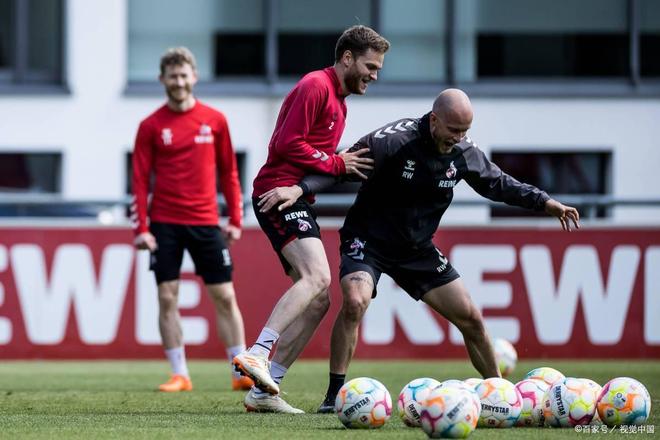 包含科隆队后卫连续比赛发挥稳健，备受瞩目的词条