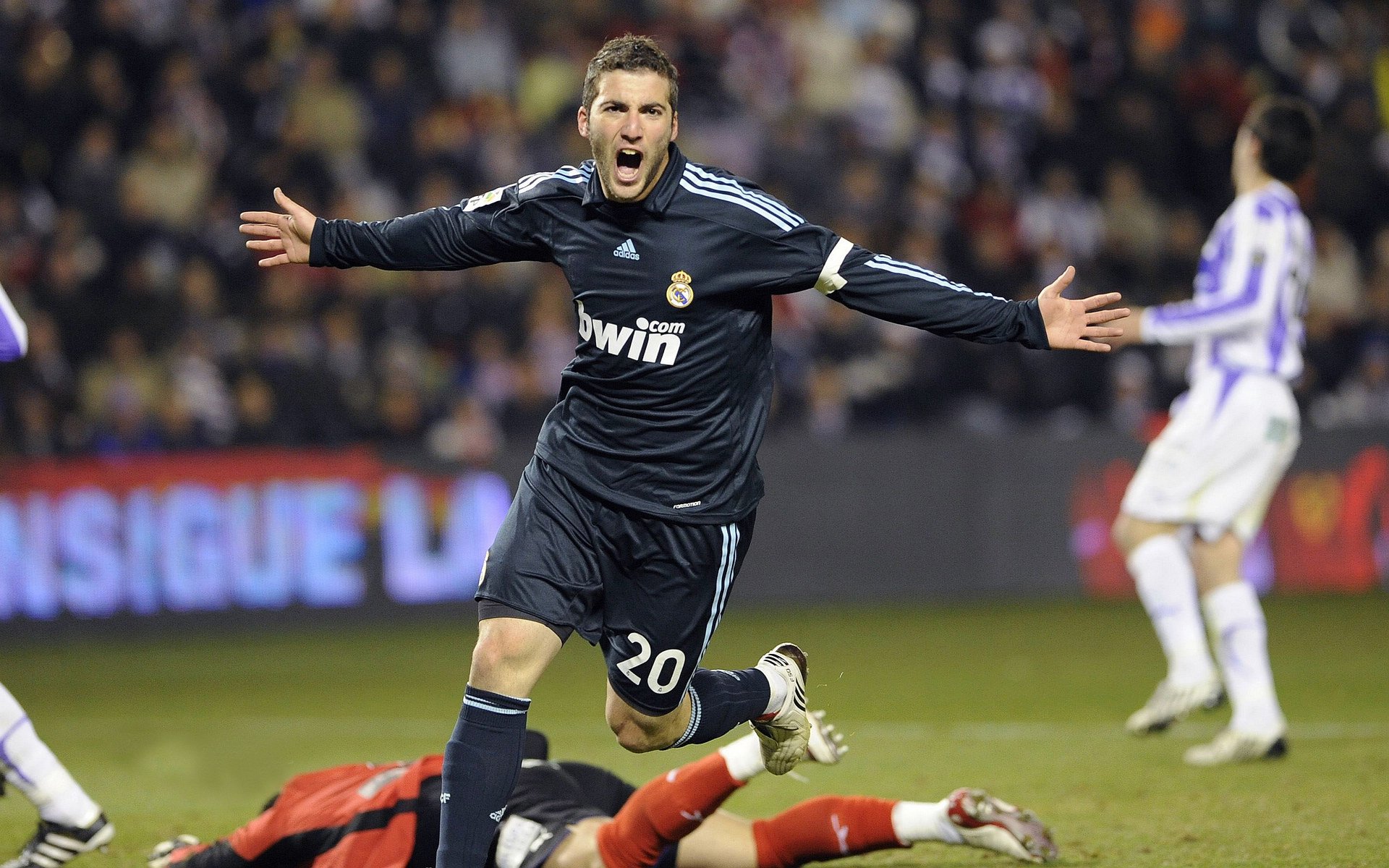 牙买加闪电横扫街道，F1焦点战中碾压新西兰的战术启示