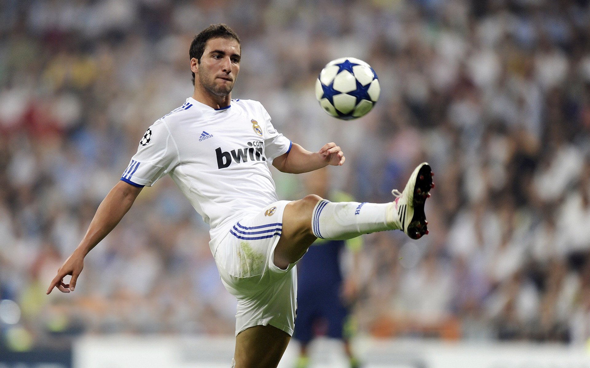 伊萨克北欧风暴席卷莱比锡，红牛力克挪威背后的战术博弈